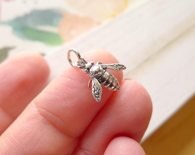 Bee Charm Realistic Sterling Silver Honeybee Pendant (SR925936)