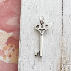 Skeleton Key Charm Sterling Silver Scroll Key Pendant for Bracelets or Necklaces (CR696607)