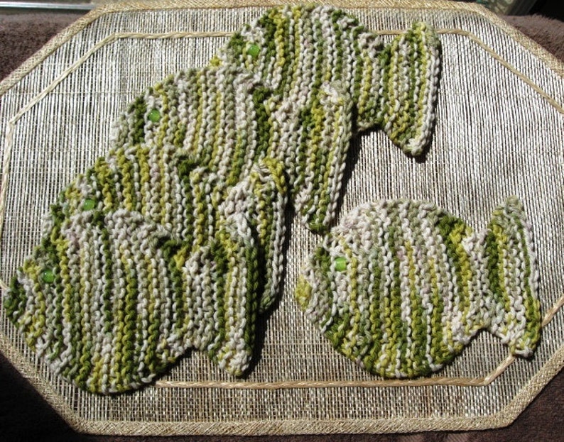 PDF knitting pattern, Fish coasters, very easy project, cotton yarn and pony beads 画像 5