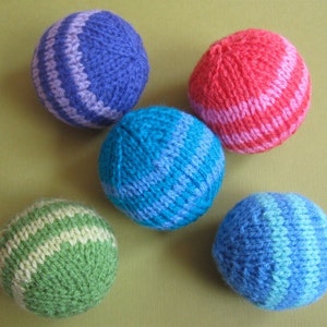 PDF pattern, mini ball, sport weight yarn, two tone, quick and easy