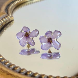 Resin flower earrings, dried flower earrings, hydrangea flower earrings, real flower jewelry