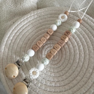 Clip para chupete personalizado, margarita de flores blancas, letra de madera, cuentas de silicona, soporte para chupete, cadena para chupete con hojas