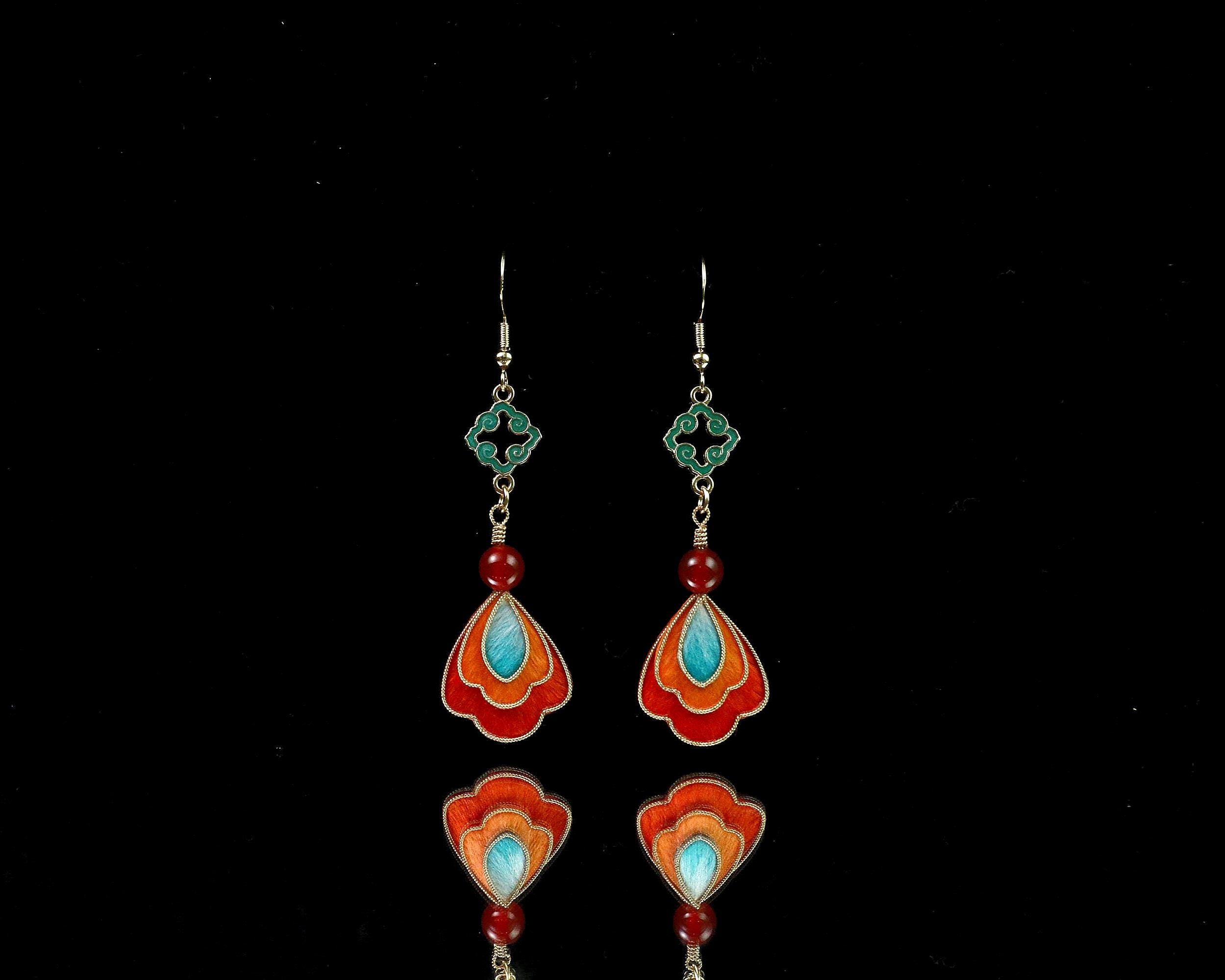 Pendientes de flores de seda con inspiración cloisonné china, joyería artesanal Ronghua – Tsolène Élanor