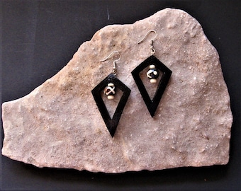 Geometric Shaped Black & White Dangling Gourd Earrings with Bead