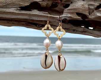 Cowrie Shell Pearl Earings, 14k Gold Filled Ear Wires, Boho Earings, Shell Earings, Dangle Earrings