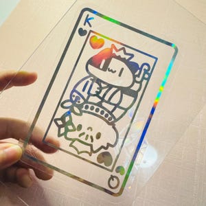 Carta de baralho rei rainha gato Suncatcher, arte de janela para amantes de gatos, decalque de fabricante de arco-íris suncatcher, adesivo de janela autoadesivo, adesivo de janela