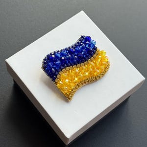 Ukrainian Flag Beaded Brooch, Handmade Blue and Yellow Crystal Pin, Patriotic Jewelry, Ukraine Support Gift, Flag Brooch for Backpack