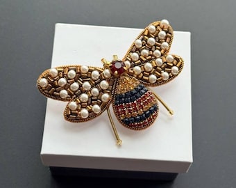 SOLD VI metal and diamanté small brooch - Etsy 日本
