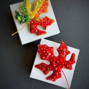 Blatt Perlen Brosche, Ahornblatt, Naturschmuck, Ahornblatt, Natur Brosche, Ahorn Blatt, Geschenk für sie, Herbst Brosche, kanadische Blatt Brosche, Broschen für Frauen