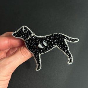 Black Dog Brooch, Beaded Pet Pin, Gift for Dog Lover, Handmade Dog Jewelry, Memorial Pet Brooch, Animal Lapel Pin, Labrador Silhouette