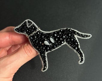 Broche de cachorro preto com miçangas: Joia artesanal em memória de animais de estimação, broche personalizado.