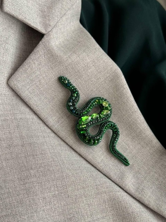 Serpent Jewelry, Snake Lover Gift, Lapel Pins Snake Jewelry, Serpentine Whispers: Green Snake Beaded Brooch for Women, Holiday Pin Brooch