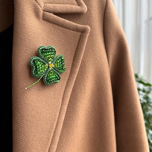 Four Leaf Clover Beaded Brooch, Brooches For Women, St Patricks day gift, Shamrock Brooch, Four Leaf Clover Beaded Brooch, Four Leaf Clover