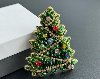 刺繍のクリスマスツリーブローチ：ビーズのホリデーピン - Etsy 日本