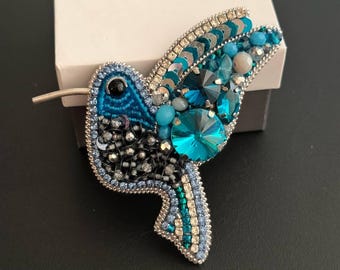 ロイヤルブルーカボション クリアラインストーン バーブローチ シルバー色と他3点 ヴィンテージクラフト 鳥の巣ブローチ：ルーサイトカボション＆ライン