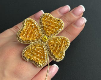 Gold Perlen vier Blatt Klee Brosche, Glücksbringer Pin, handgemachter eleganter Schmuck