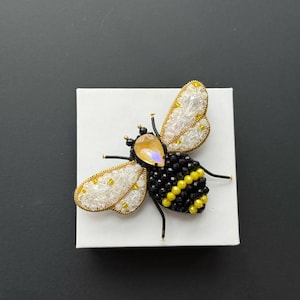 Beaded Bee Brooch, Handmade Insect Pin, Gift for Beekeeper, Nature Inspired Jewelry, Embroidered Bee Brooch, Garden Lover Gift, Lapel Pin