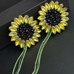 Handmade Beaded Sunflower Brooch: Autumn Festive Jewelry Gift