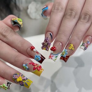 Dromerige 3D kleurrijke bloem, aangepaste handverf acrylnagels, 3D-pers op de nagel, roze nagels, kort op de nagels drukken, amandelnagels, Franse nagels