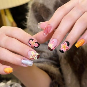 Dromerige glanzende bloem nagel aangepaste handverf acrylnagels, 3D pers op de nagel, roze nagels, pers op de nagels kort, amandelnagels, Franse nagels