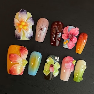 Unghie da sposa, unghie acriliche personalizzate dipinte a mano, unghie floreali, unghie pressate 3D, unghie floreali, unghie pressate a fiori, nail art con effetto ombre, regalo per ragazze