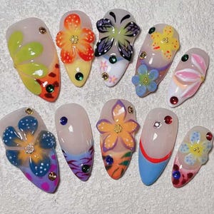 Unhas ovais de flores coloridas requintadas, unhas de acrílico pintadas à mão personalizadas, unhas de pressão 3D, unhas de pressão de flores, natal