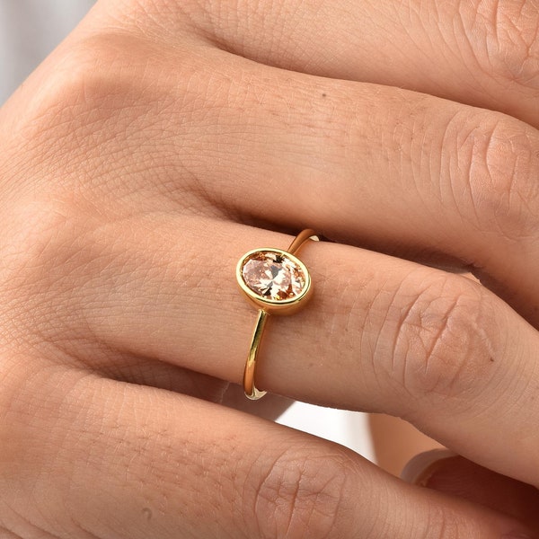 Ovale ring met citrien, 14 kt of 10 kt of 8 kt massief goud, geboortesteen november