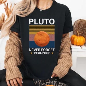 Pluto Glöm aldrig 1930-2006 Retro Planet Space Unisex klassisk t-shirt
