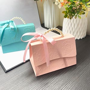 Personalized Embossed Ribbon Wedding Favor Box – Elegant Bag-Shaped Candy Box with Pearl Handle for Bridal Showers, Baby Showers, Graduation