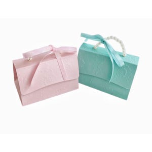 Embossed Wedding Favor Box: Bag-Shaped Candy Box with Pearl Handle
