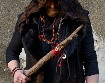 Oak Ritual Staff – Handcrafted Staff with Leather, Linen & Natural Horn Beads, Shaman Art Object