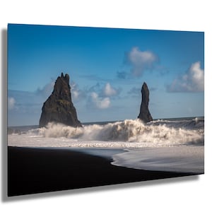 Spiaggia di sabbia nera di Reynisfjara, Islanda, faraglioni, troll folcloristici, fotografia artistica, decorazione murale, arte murale, carta/tela/metallo/acrilico
