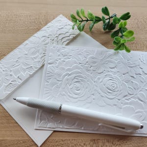 Präglade roskort: Blommigt brevpapper, tackkort