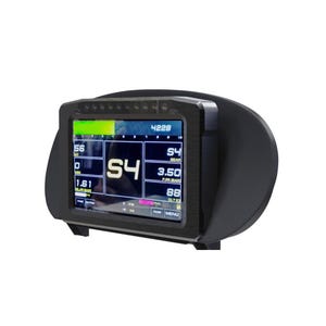 Könnte beinhalten: Ein schwarzes Armaturenbrett-Display mit einem digitalen Bildschirm, der verschiedene Daten anzeigt, darunter eine große Zahl "S4", eine Ganganzeige, die "56" anzeigt, einen Druckmesswert von "3,50" und eine Digitaluhr, die "4228" anzeigt.