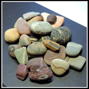 Bulk of 40 Fancy BEACH STONES for collages, collecting, home decor or crafting / 40 pieces / EF71 image 1