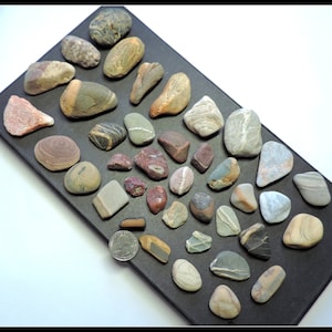 Bulk of 40 Fancy BEACH STONES for collages, collecting, home decor or crafting / 40 pieces / EF71 image 4