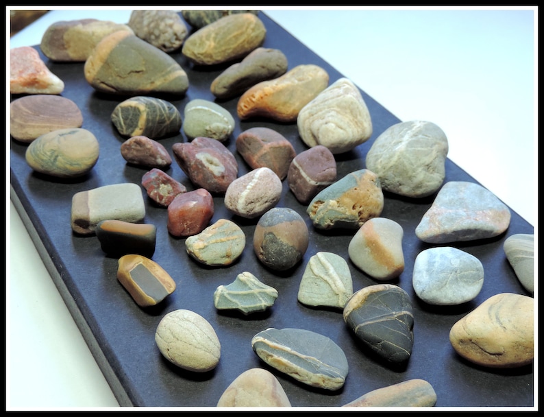 Bulk of 40 Fancy BEACH STONES for collages, collecting, home decor or crafting / 40 pieces / EF71 image 2