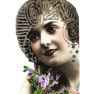 Hermosa y rara MUJER Art Decó, RETRATO, SOMBRERO brillante, sombrero de moda con relieve dorado brillante, modelo raro de 1930 y puntos verdes, postal francesa