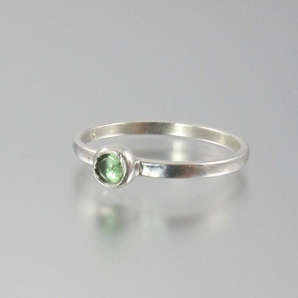 RARE mint Merelani green garnet sterling silver ring size 6 to 6.5