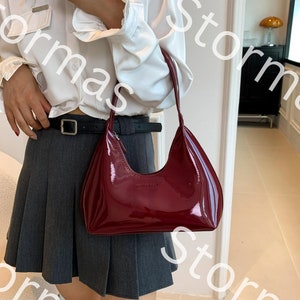Rote Lackleder Handtasche | Verabredung Nacht | Abendtasche | Mode-Statement | Kompakte Schultertasche | Glossy Shiny Tasche | Diskotasche