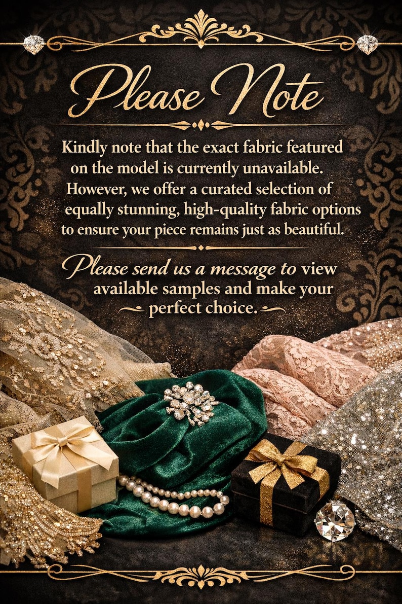 K&ouml;nnte beinhalten: Ein Bild mit dem Text "Please Note". Es zeigt Stoffmuster in Gold, Smaragdgr&uuml;n und Silber. Eine Perlenkette, eine Schmuckbrosche und Geschenkboxen sind ebenfalls zu sehen. Die Gesamt&auml;sthetik ist luxuri&ouml;s und deutet auf hochwertige Materialien hin.