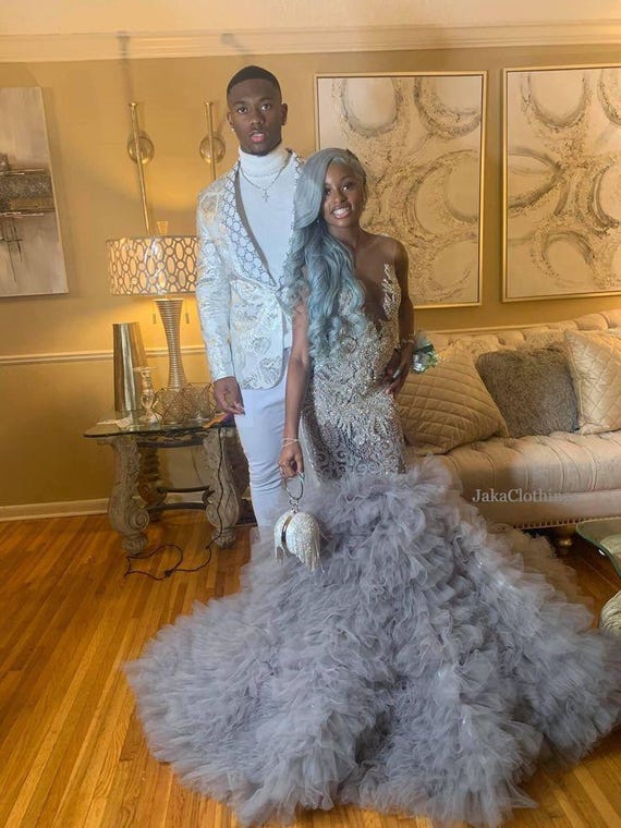 formal dress couple poses Couple Prom Poses: Blue Fleur Dress Ideas
