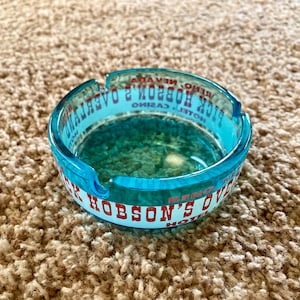 Vintage (1960s/1970s) Pick Hobson&#39;s Overland Hotel and Casino Reno, Nevada Blue Glass Ashtray / Trinket & Jewelry Dish | [Pre-Owned]