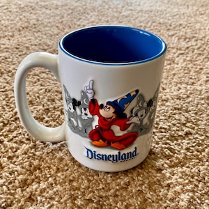 Vintage (jaren 90) Disneyland Mickey Mouse &#39;Sorcerer&#39; reliëf 3D keramische koffiemok | Disney-keuken | Mickey Mouse-cadeaus [tweedehands]