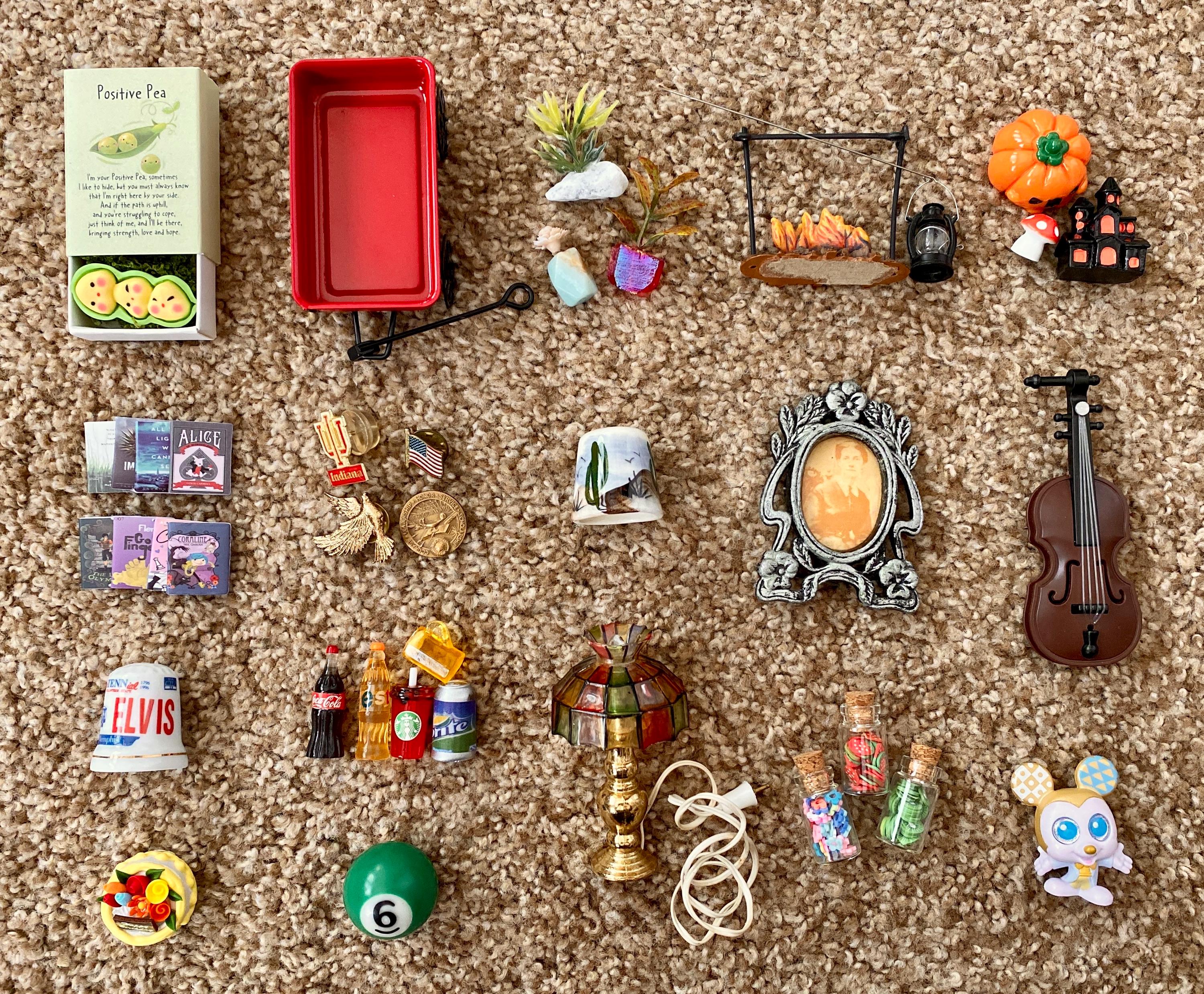 Stare drobiazgi, miniatury i drobiazgi | Miniaturowe domki dla lalek, półki na drobiazgi, tacki do drukarek, pudełka na drobiazgi | Bibeloty | Wybierz sam [używane]