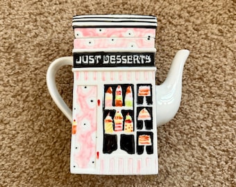 ヴィンテージ 1980年代 風変わりでキッチュな「Just Desserts」と「Sweat Shop」の両面セラミックティーポット（MSRF製）