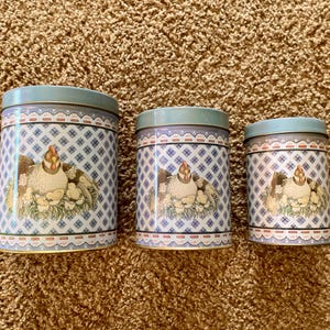 Vintage (1980s) Hen on Nest Cottage Farmhouse Blue Nesting Tins Canisters Set of 3 | Farmhouse Decor | Vintage Kitchen [Pre-Owned]