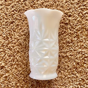 Vintage (1960s) Hazel Atlas Starburst White Milk Glass Scalloped Rim Vase | Midcentury Decor Vase | Retro Decor [Pre-Owned]