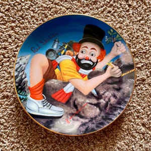 Vintage (1988) Red Skelton &quot;The Cliffhanger&quot; Clown Ceramic Collectible Decorative Plate | Uniquely Numbered 183 [Pre-Owned]