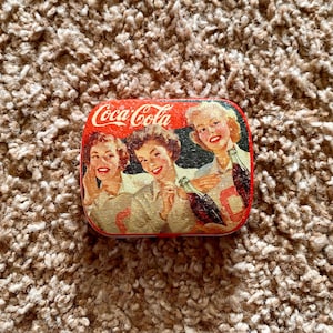 Vintage (1997) Coca-Cola Midcentury Style 2.5&quot; Pill Box Container | Unique Pill Box | Trinket Box [Pre-Owned]